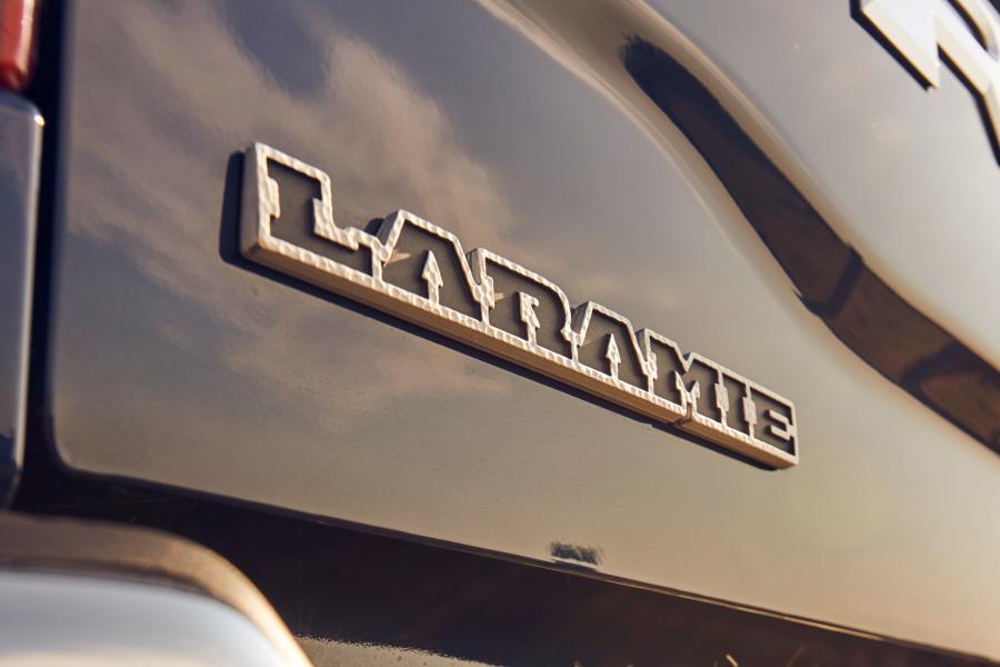 Логотип Ram 2500 Laramie Crew Cab (DJ) 2019 года  (LA) (фото 29 из 39)
